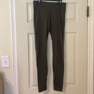 Dark green Lululemon leggings